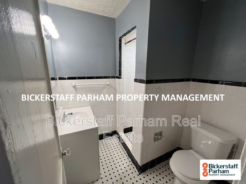 On North Lumpkin Road, Off Of Victory Drive!! property image
