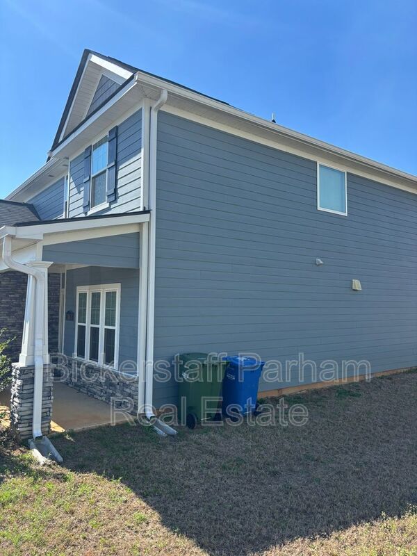 Welcome Home! Located in Lexington Hill Subdivision property image