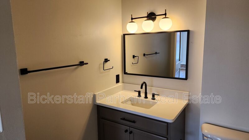 Flowers Building Condominiums Convenient To Downtown!! property image