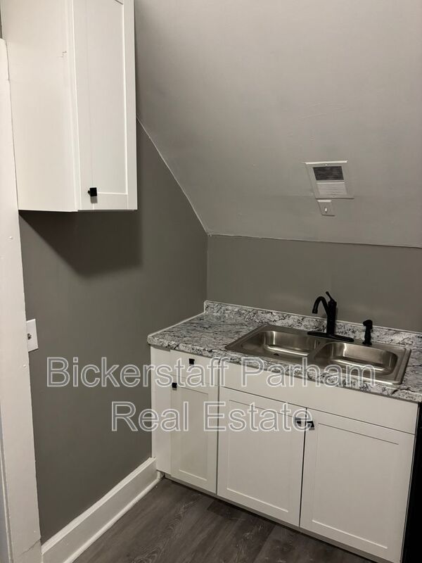 Relaxed Living in a Charming Multi-Unit Setting. Available now. property image