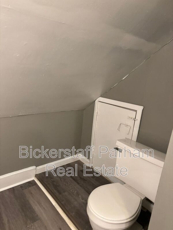 Relaxed Living in a Charming Multi-Unit Setting. Available now. property image