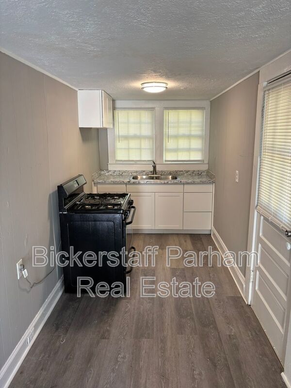 Your Next Home: Charming Multi-Unit Cottage property image