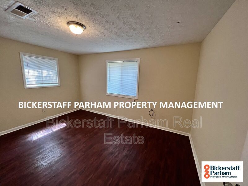 Located in Russell County!! Offers 2 Bed & 1 Bath. Available Now. property image