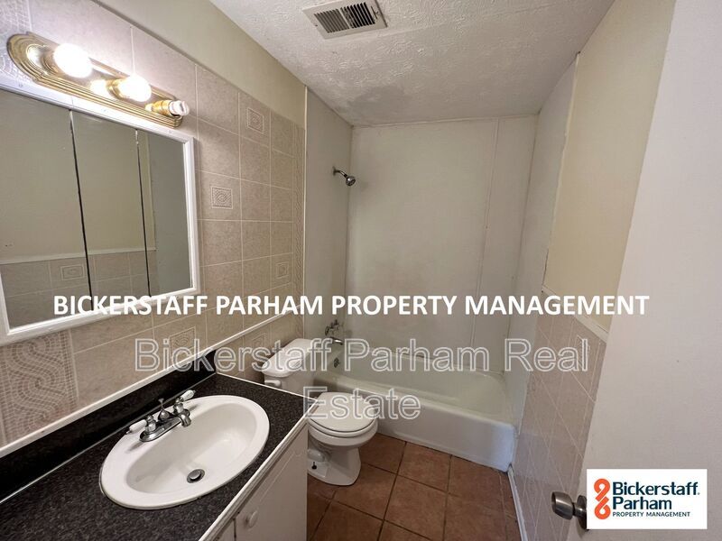 Located in Russell County!! Offers 2 Bed & 1 Bath. Available Now. property image