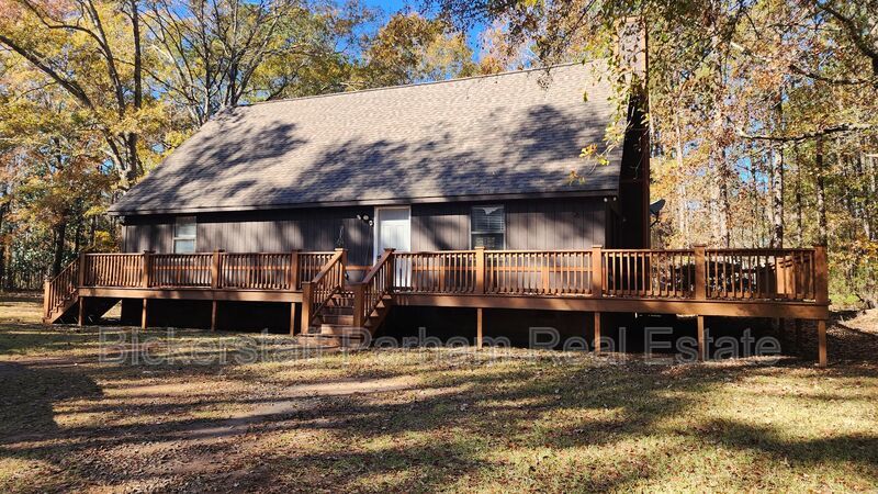Home Located in Hamilton, Close to Lake Harding! property image