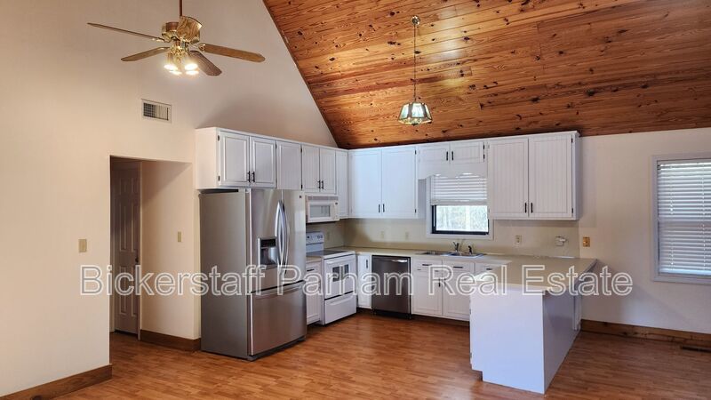 Home Located in Hamilton, Close to Lake Harding! property image