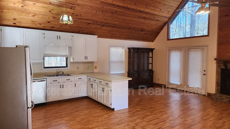 Home Located in Hamilton, Close to Lake Harding! property image