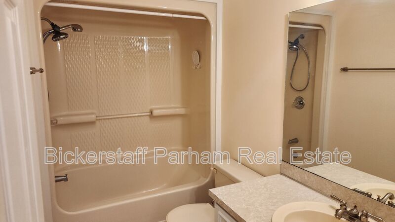 Home Located in Hamilton, Close to Lake Harding! property image