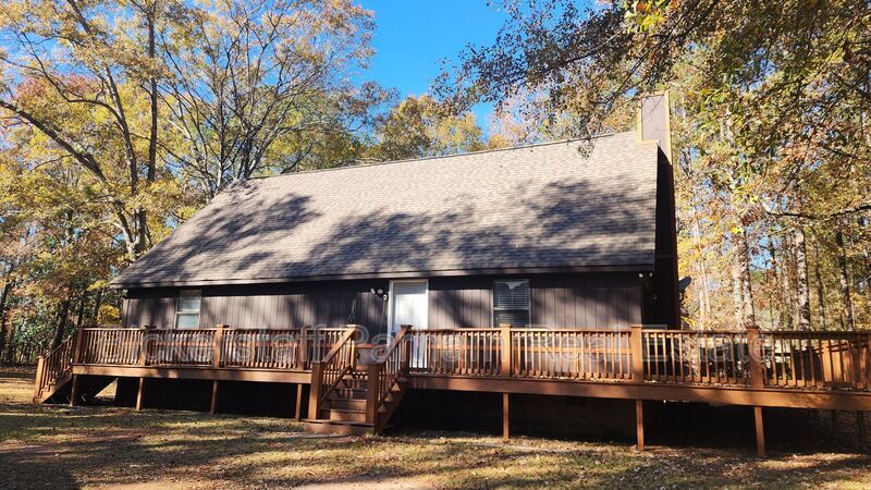 Home Located in Hamilton, Close to Lake Harding! property image