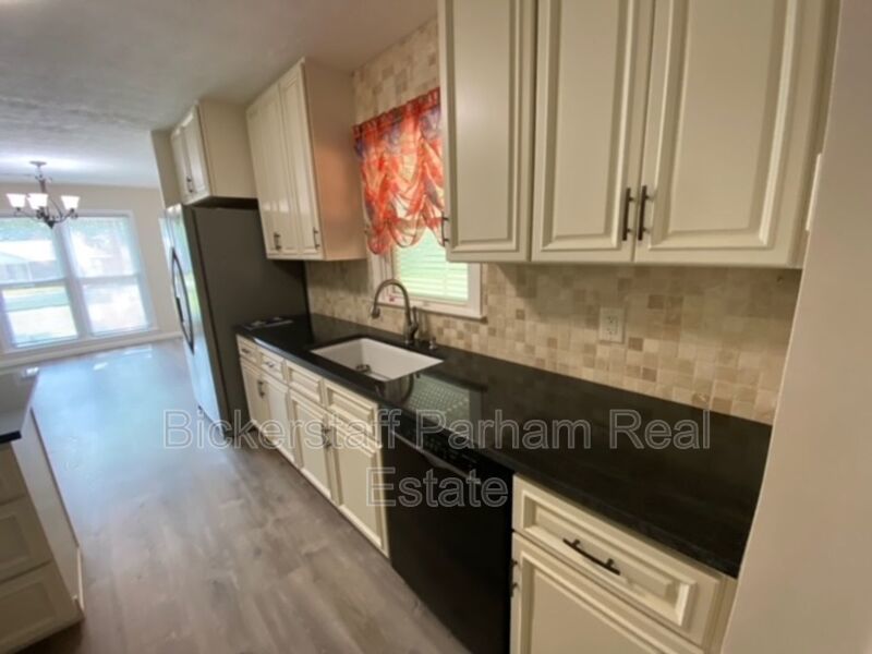 Welcome to this charming 3-bedroom, 2-bathroom home located in Ellerslie, GA property image