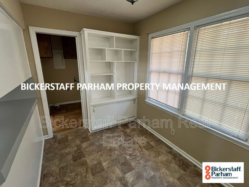 Beautiful 3-Bedroom Columbus Home with Spacious Living Areas & Fireplace property image