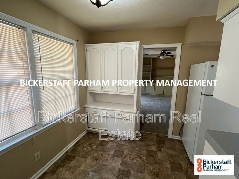 Beautiful 3-Bedroom Columbus Home with Spacious Living Areas & Fireplace property image