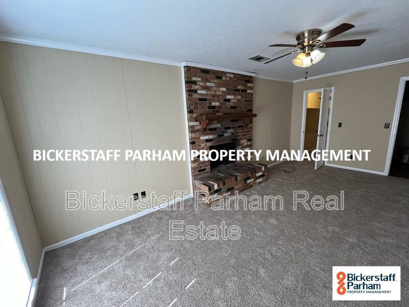 Beautiful 3-Bedroom Columbus Home with Spacious Living Areas & Fireplace property image