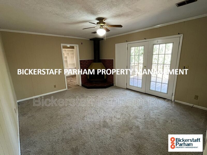 Beautiful 3-Bedroom Columbus Home with Spacious Living Areas & Fireplace property image