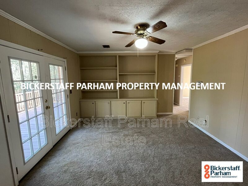 Beautiful 3-Bedroom Columbus Home with Spacious Living Areas & Fireplace property image