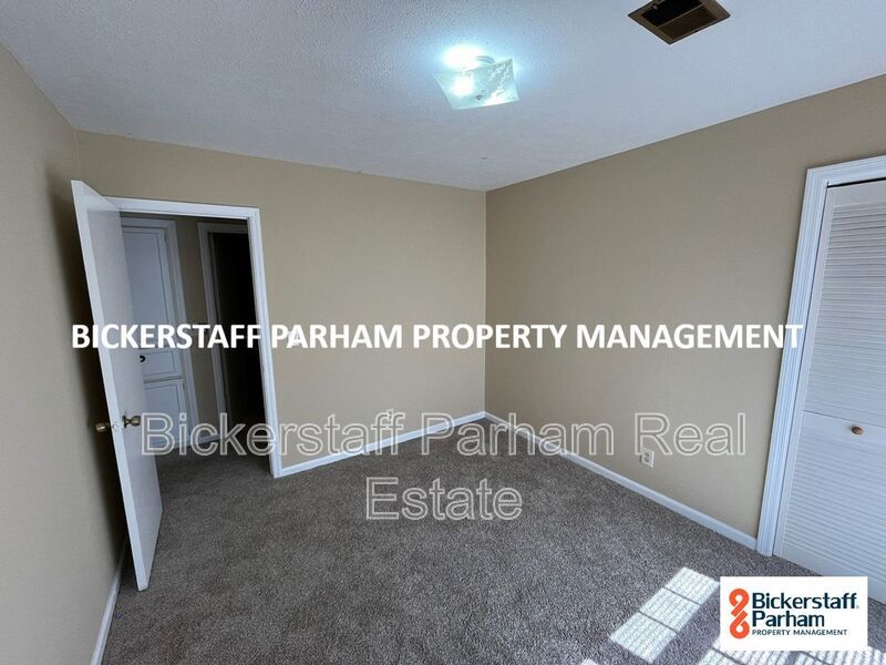 Beautiful 3-Bedroom Columbus Home with Spacious Living Areas & Fireplace property image