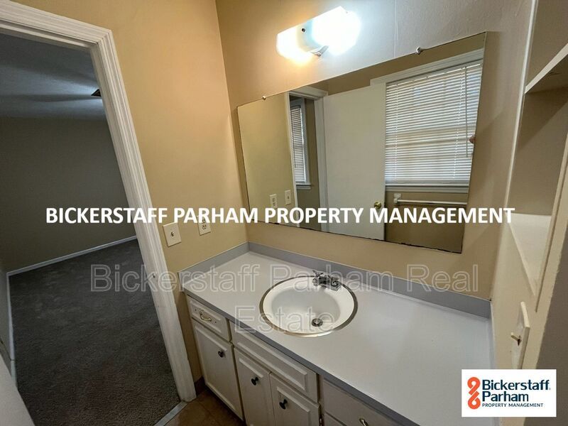 Beautiful 3-Bedroom Columbus Home with Spacious Living Areas & Fireplace property image