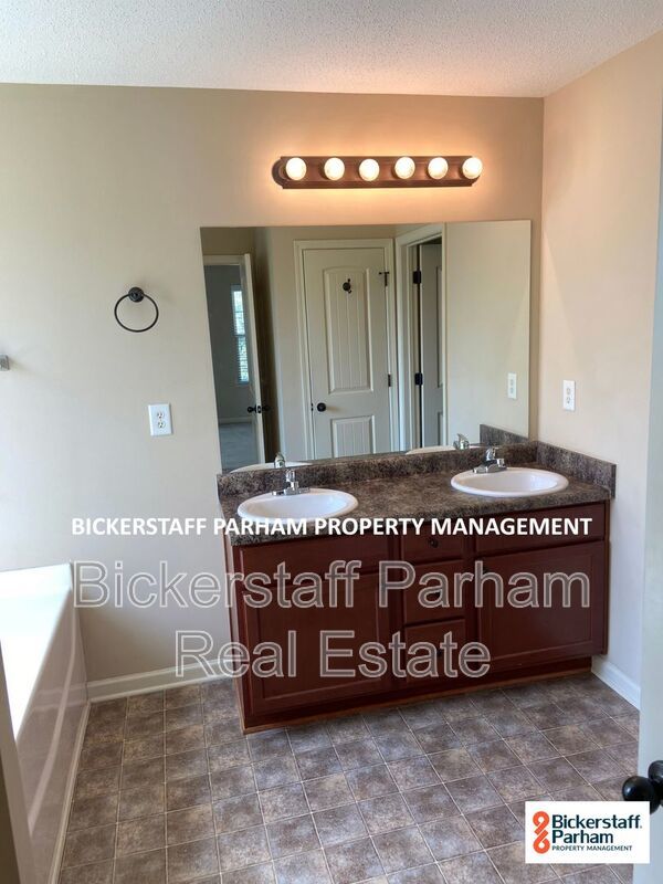 Spacious 2-Story Home with Open Floor Plan property image