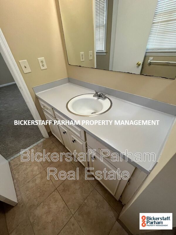 Beautiful 3-Bedroom Columbus Home with Spacious Living Areas & Fireplace property image