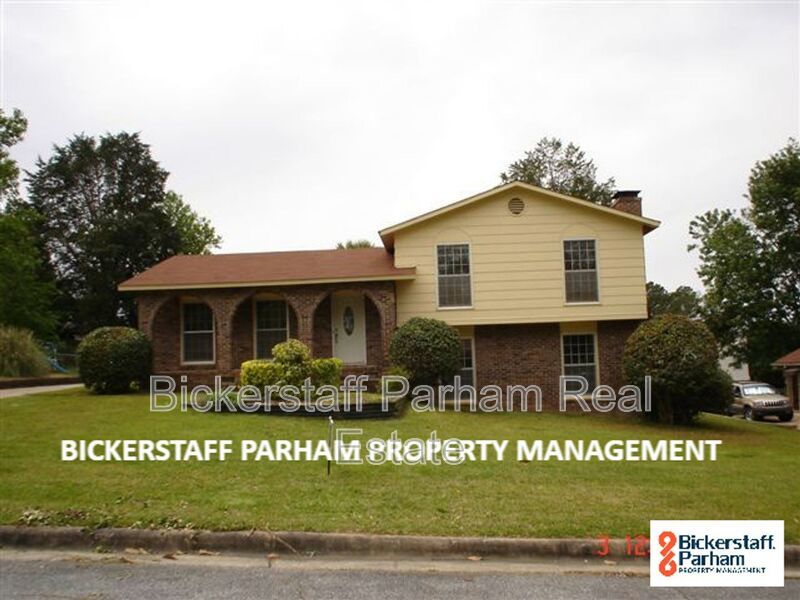 Charming Brick Home Located off of Moon Road, Because Location Really is Everything!! New Carpet, New Paint property image