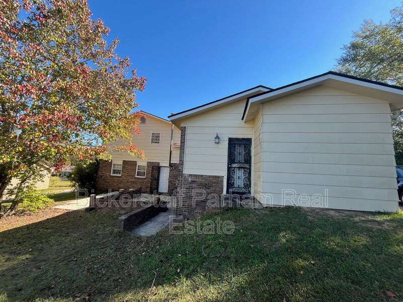 Charming Brick Home Located off of Moon Road, Because Location Really is Everything!! New Carpet, New Paint property image