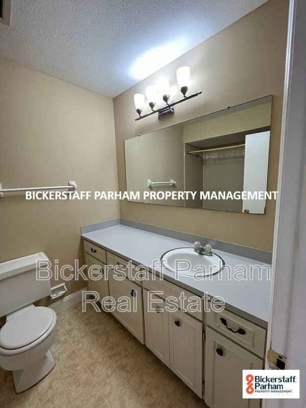 Beautiful 3-Bedroom Columbus Home with Spacious Living Areas & Fireplace property image