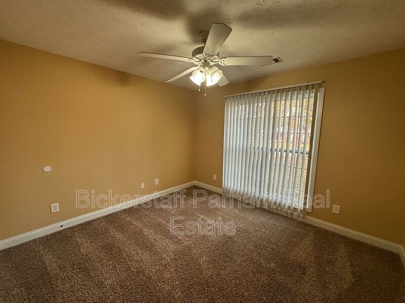 Welcome to Yorktown Subdivision! Fall in Love with Where You Live. property image