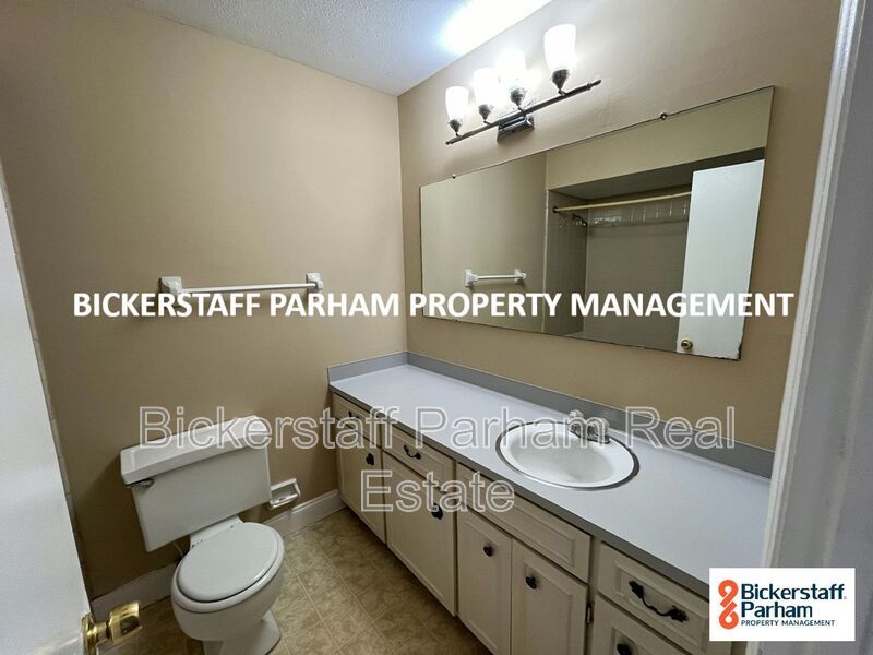 Beautiful 3-Bedroom Columbus Home with Spacious Living Areas & Fireplace property image