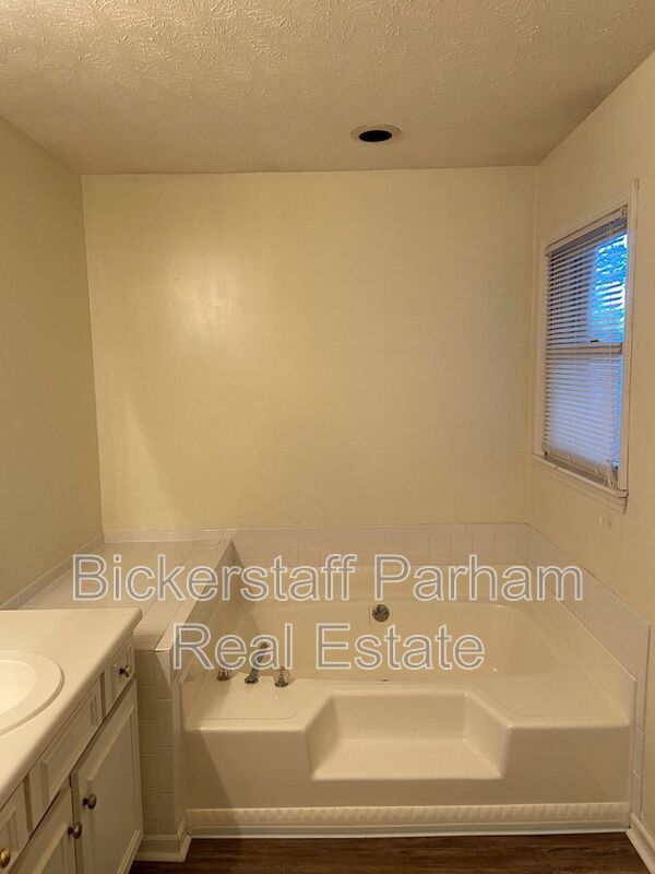 Welcome to Cedar Creek! property image