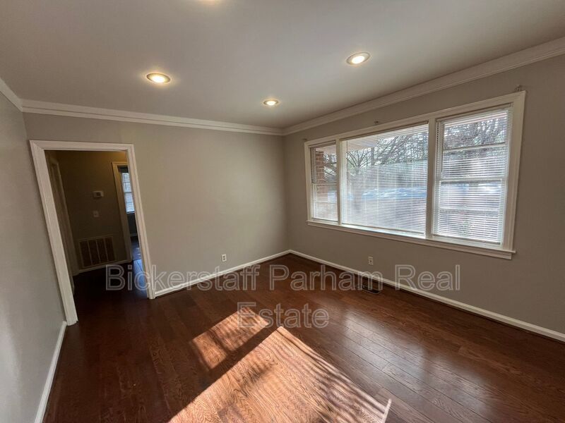 Move In Ready!! Cozy Brick Home, in North Columbus. Located off of Airport Thruway!! HAPP Accepted. property image