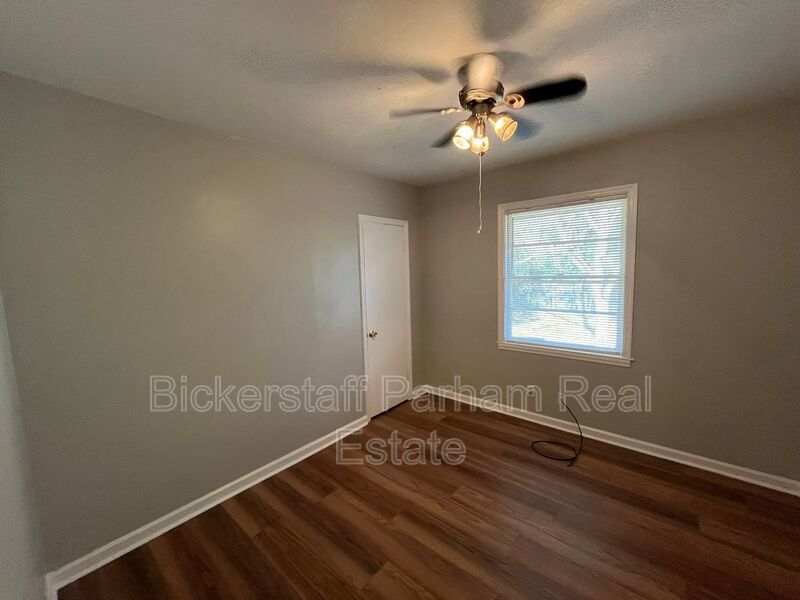 Move In Ready!! Cozy Brick Home, in North Columbus. Located off of Airport Thruway!! HAPP Accepted. property image