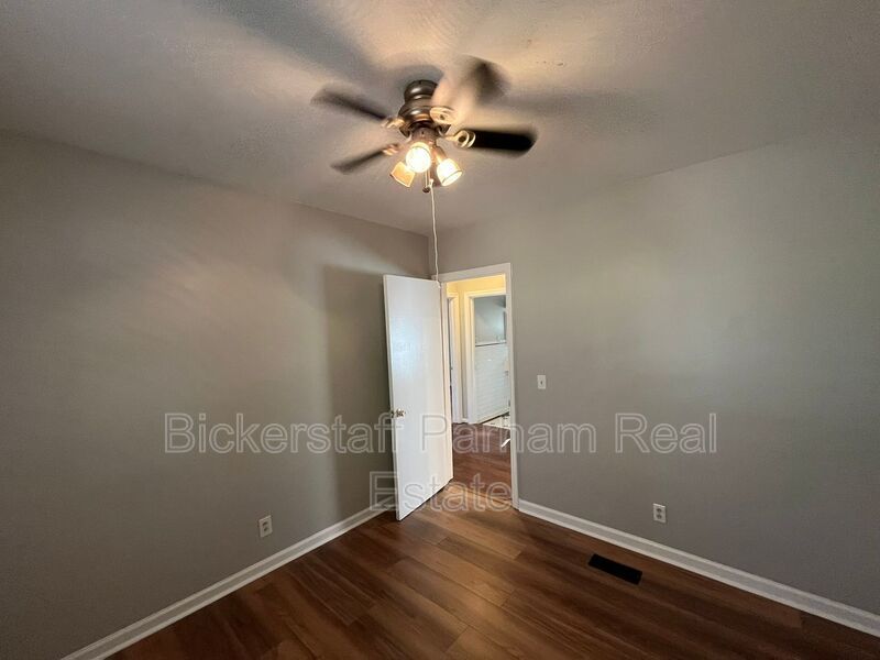 Move In Ready!! Cozy Brick Home, in North Columbus. Located off of Airport Thruway!! HAPP Accepted. property image