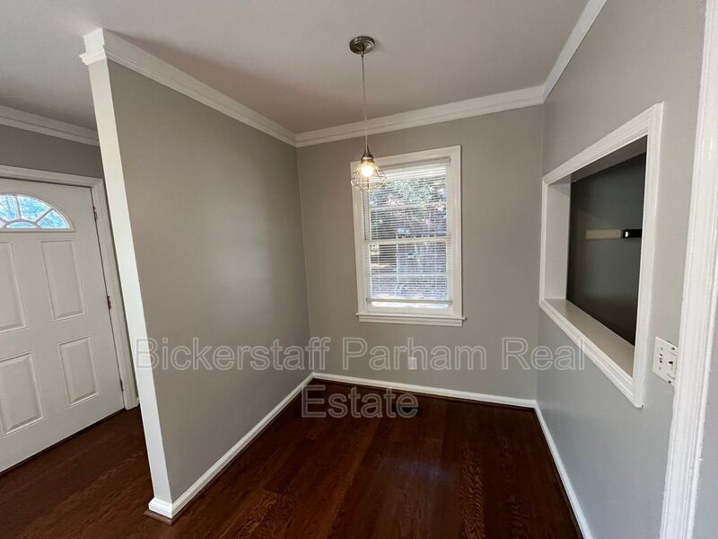 Move In Ready!! Cozy Brick Home, in North Columbus. Located off of Airport Thruway!! HAPP Accepted. property image