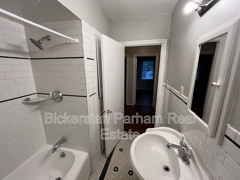 Move In Ready!! Cozy Brick Home, in North Columbus. Located off of Airport Thruway!! HAPP Accepted. property image