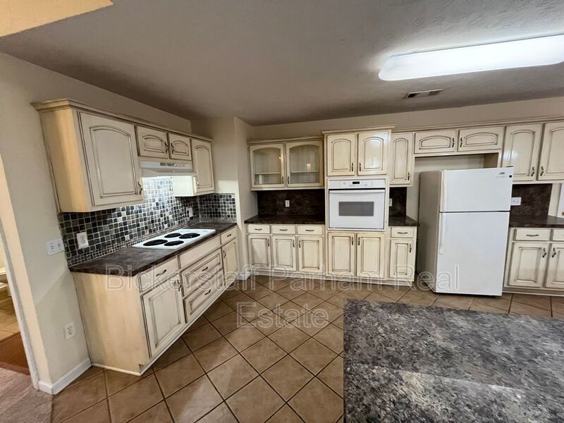 Luxury Living, Redefined. Apply Today! property image