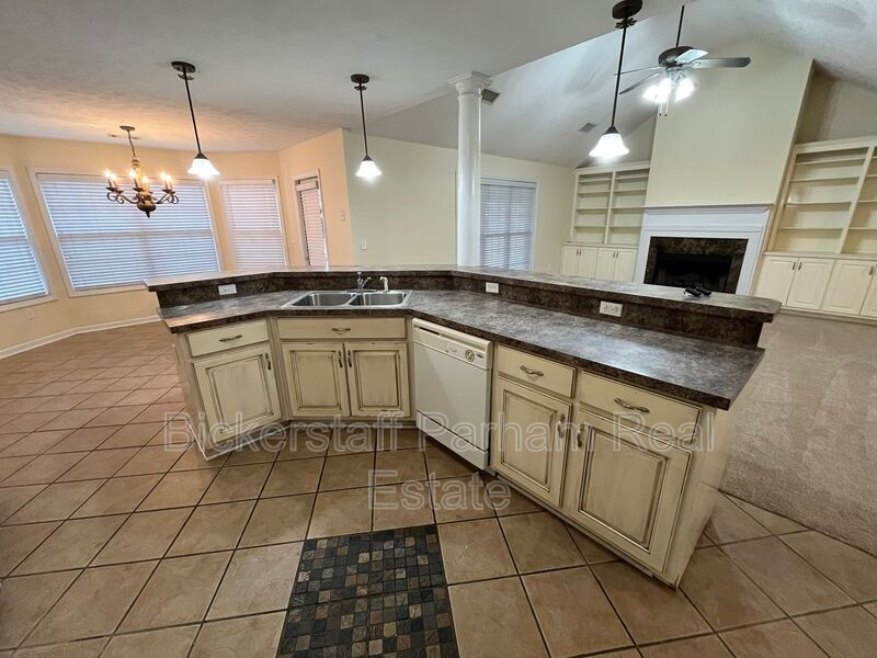 Luxury Living, Redefined. Apply Today! property image