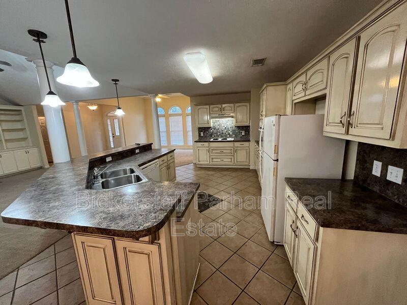 Luxury Living, Redefined. Apply Today! property image