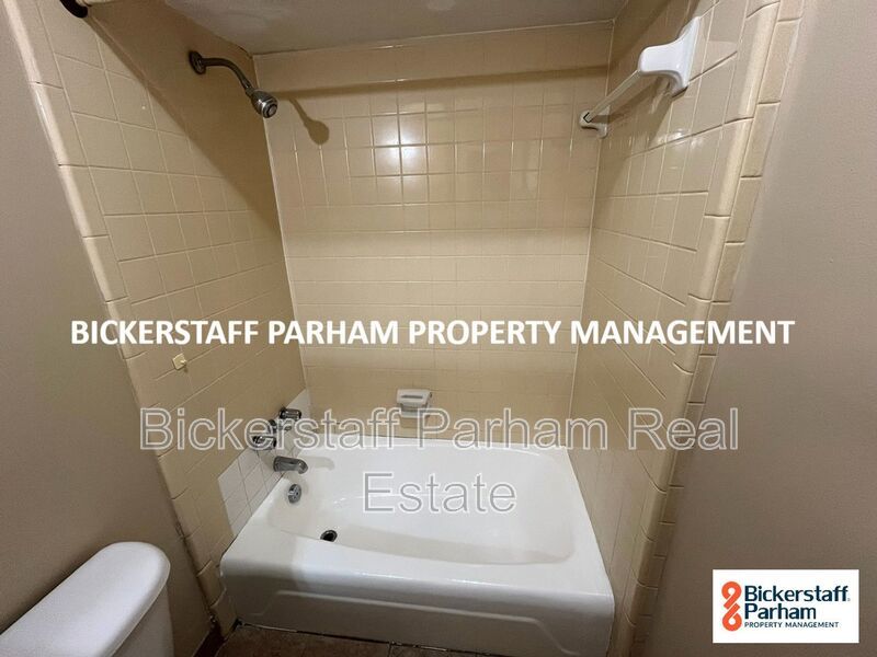 Beautiful 3-Bedroom Columbus Home with Spacious Living Areas & Fireplace property image
