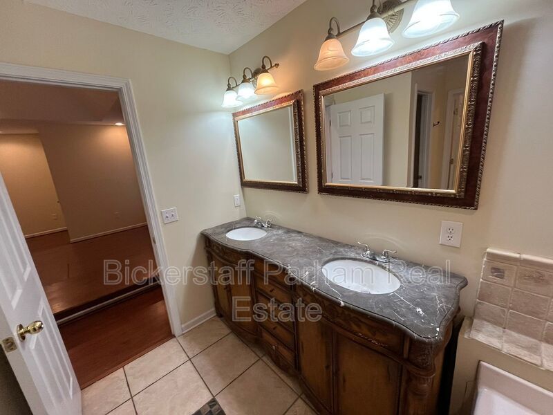 Luxury Living, Redefined. Apply Today! property image