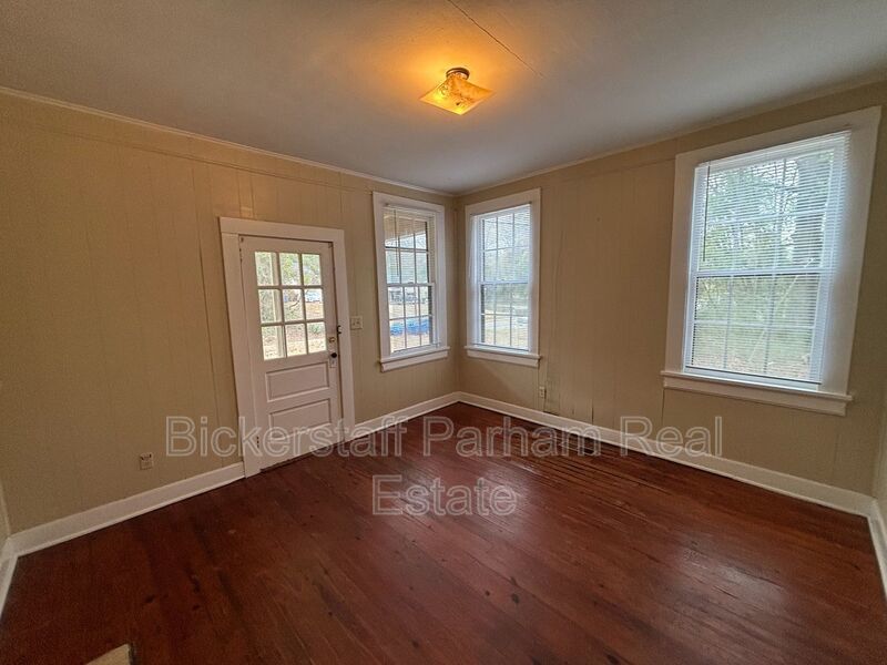 Located On Forrest Road!! property image