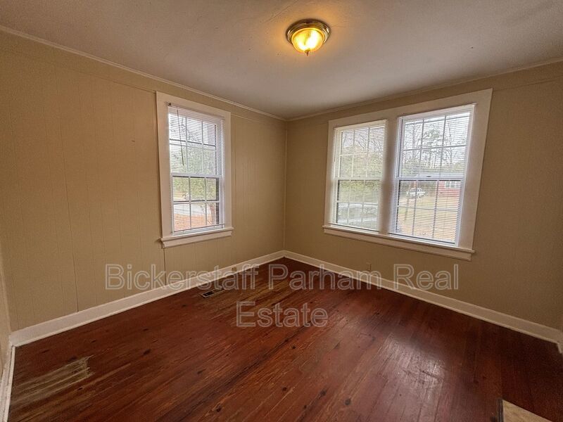 Located On Forrest Road!! property image