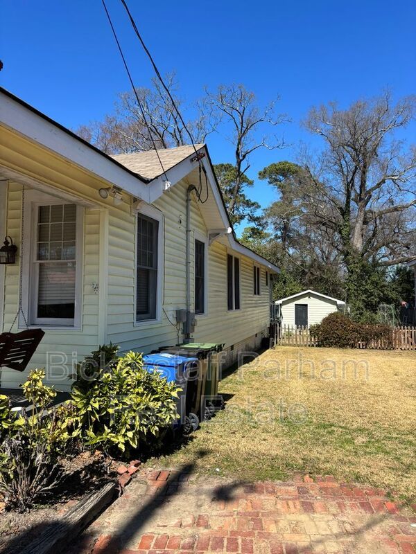Lakebottom Area! Hardwood Floors Throughout! property image