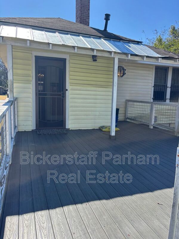 Lakebottom Area! Hardwood Floors Throughout! property image