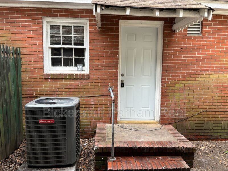 Near Veterans Pkwy!! This Unit Also Welcomes HAPP. property image