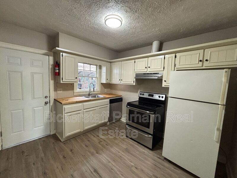 Near Veterans Pkwy!! This Unit Also Welcomes HAPP. property image