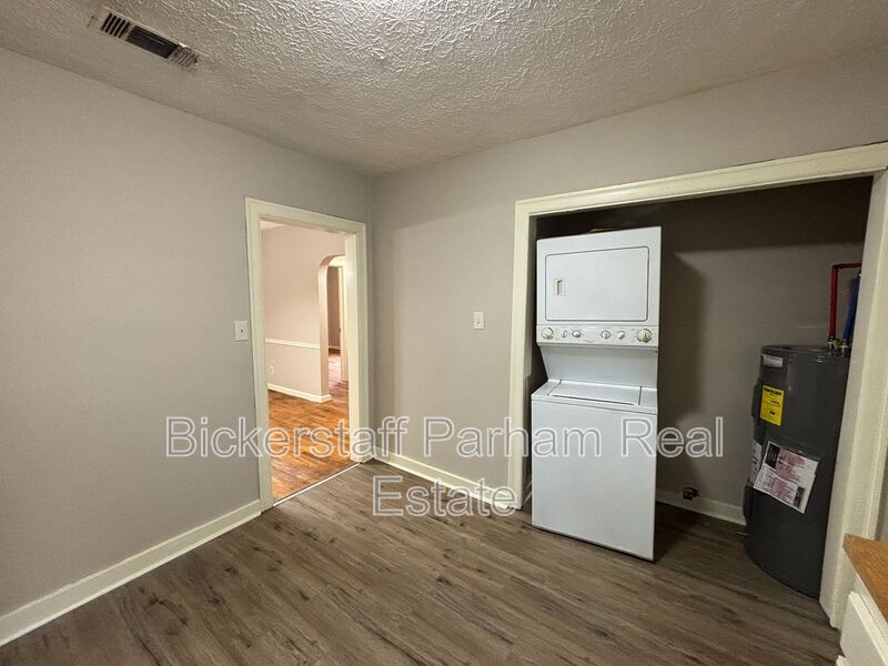Near Veterans Pkwy!! This Unit Also Welcomes HAPP. property image
