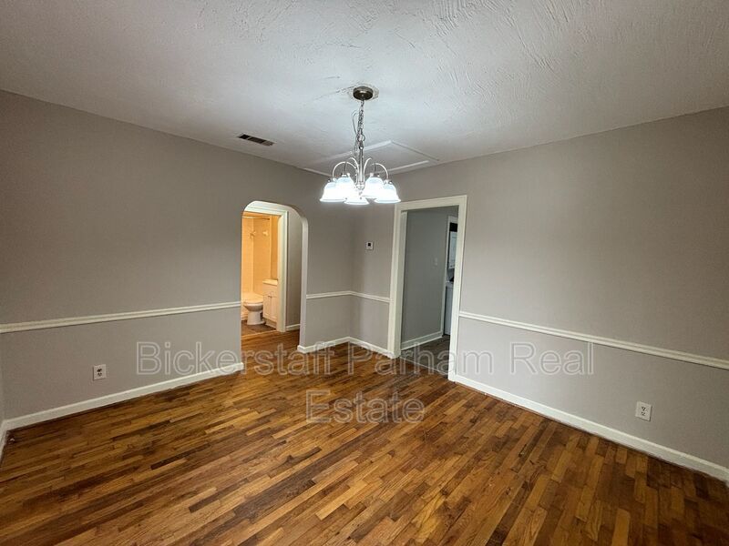 Near Veterans Pkwy!! This Unit Also Welcomes HAPP. property image