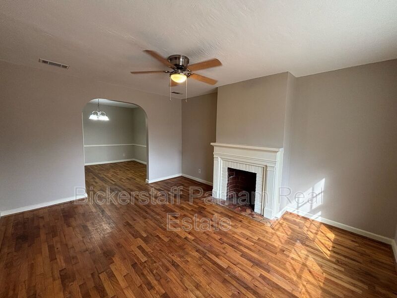 Near Veterans Pkwy!! This Unit Also Welcomes HAPP. property image