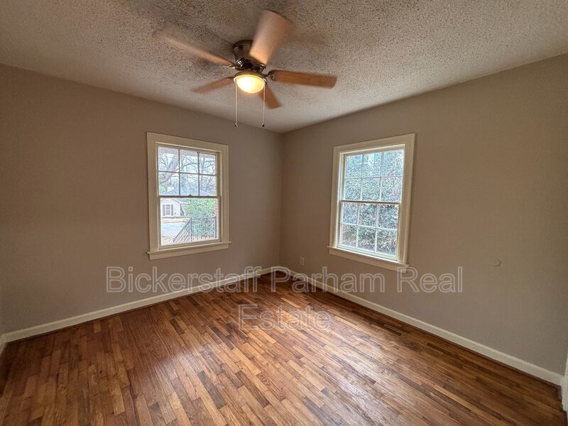 Near Veterans Pkwy!! This Unit Also Welcomes HAPP. property image