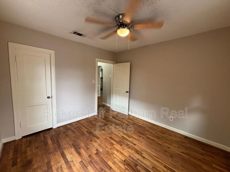 Near Veterans Pkwy!! This Unit Also Welcomes HAPP. property image